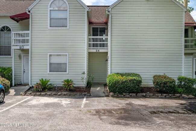 Building Photo - 2300 Twelve Oaks Dr