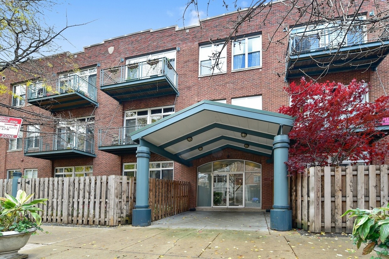 Foto principal - 2333 W St Paul Ave