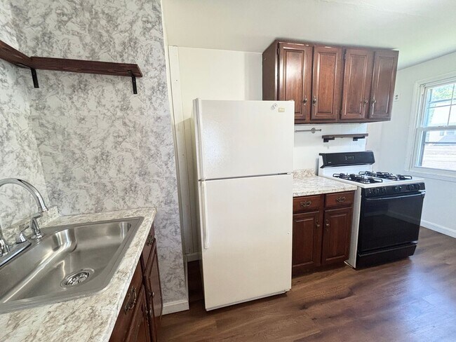 Foto del edificio - For Rent! 3 Bedroom 1 Bath House