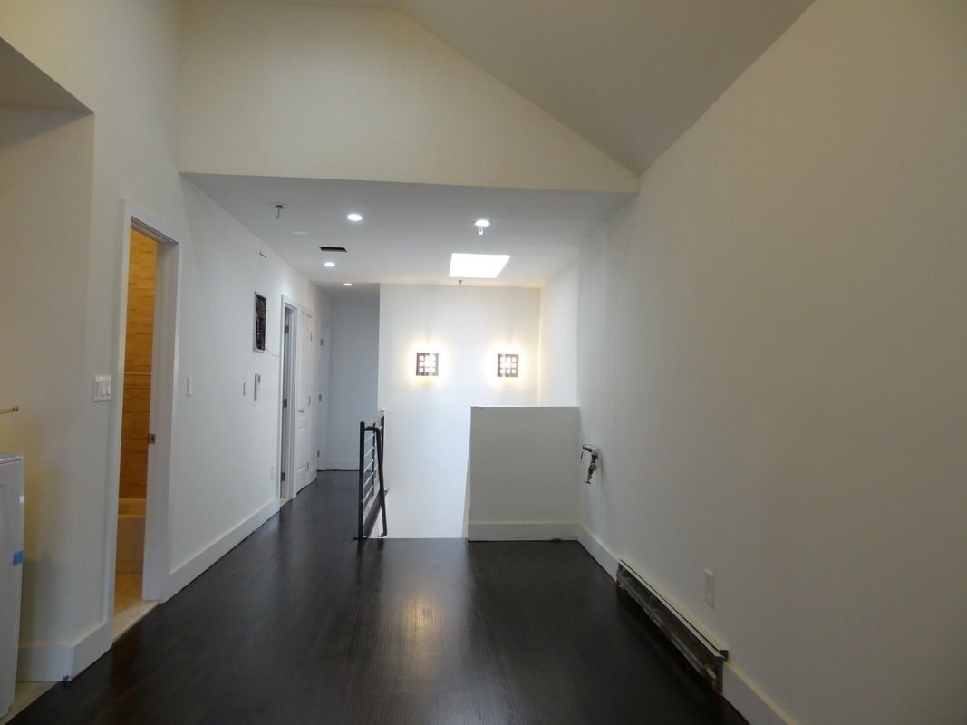 Primary Photo - 158 Albany Ave