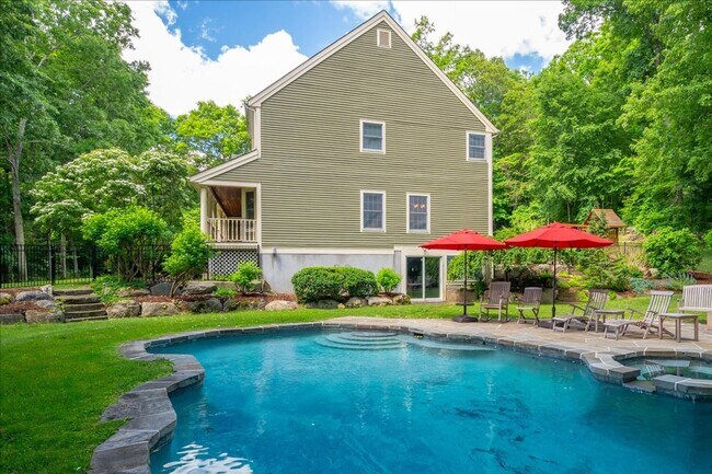 Foto del edificio - Private Pool, Fireplace & Endless Charm — Cross River, NY