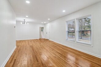 Building Photo - 3159 Bobolink Dr