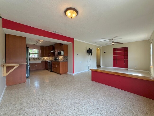 Building Photo - 7103 Twin Crest Dr