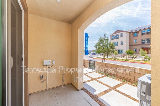 Foto del edificio - 28048 Oakdale Dr