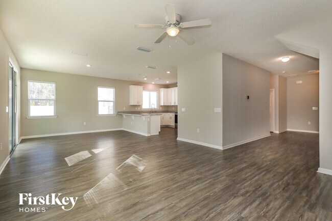 Foto del edificio - 592 Bluejack Ln