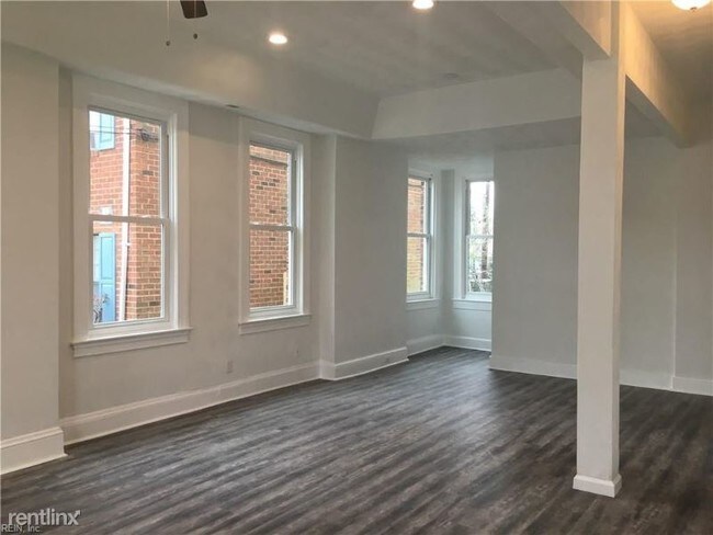 Building Photo - 112 W 28th St
