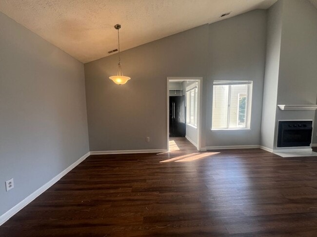 Building Photo - 3392 Galleria Dr