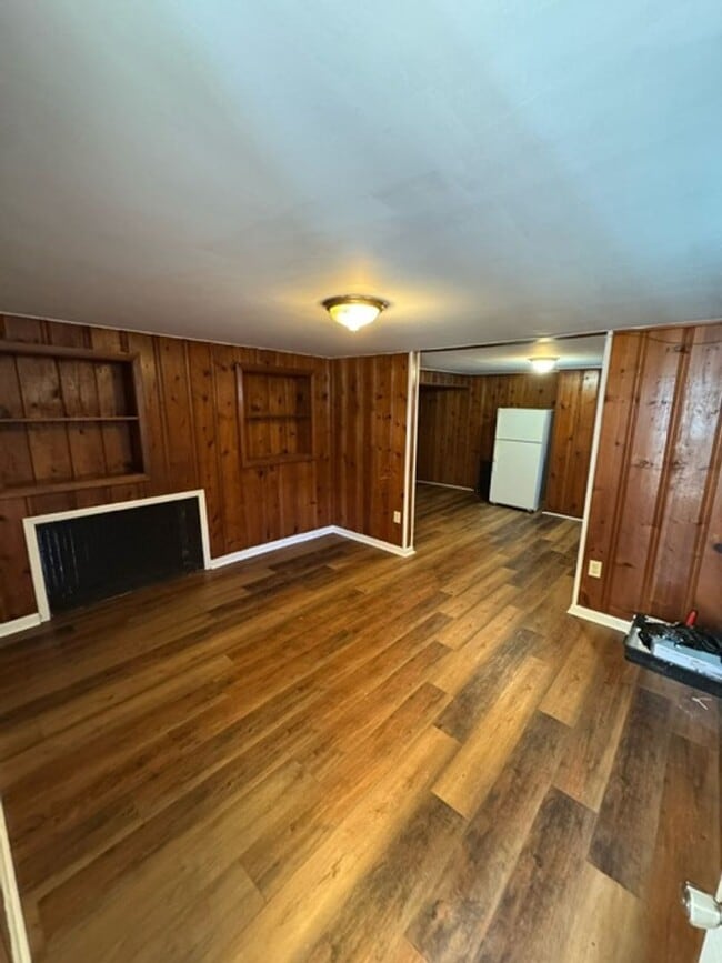 Building Photo - 216 N Charles St