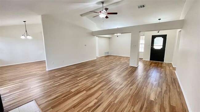 Building Photo - 6601 Shiner St