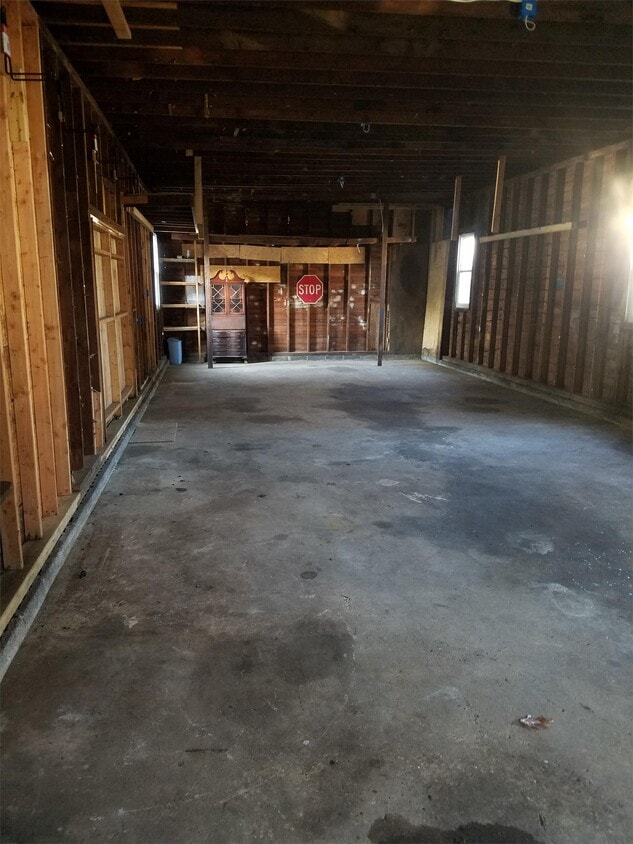 Building Photo - 711 Bridgeboro St