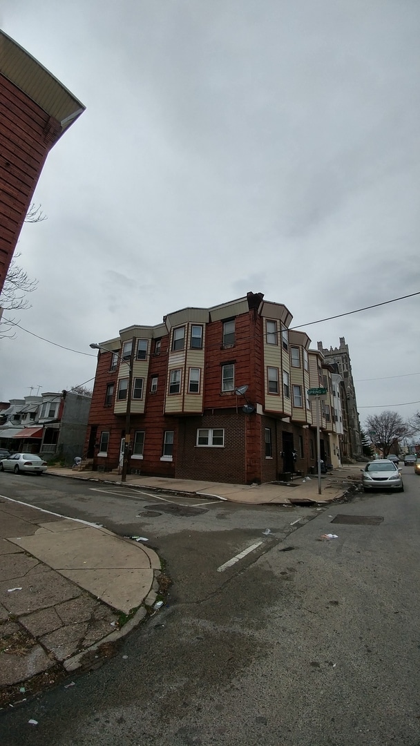Building Photo - West Philly Studio