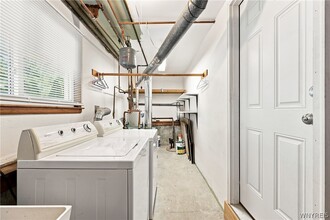 Building Photo - 35 Tomcyn Dr