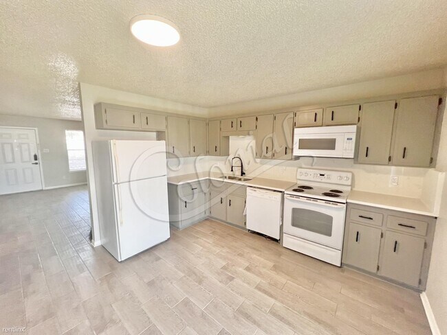 Foto del edificio - 2 br, 1 bath 4plex - 4805 Rainbow Cir Unit 1