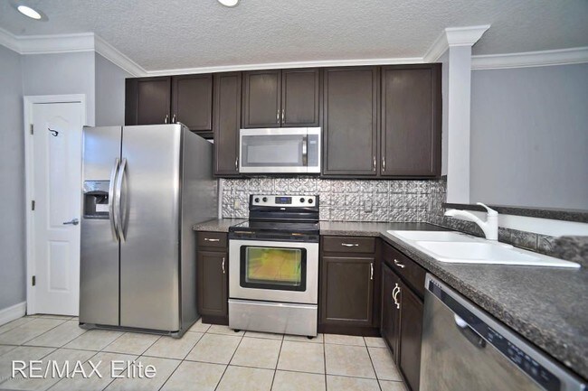 Foto del edificio - 1301 Hampton Park Ln