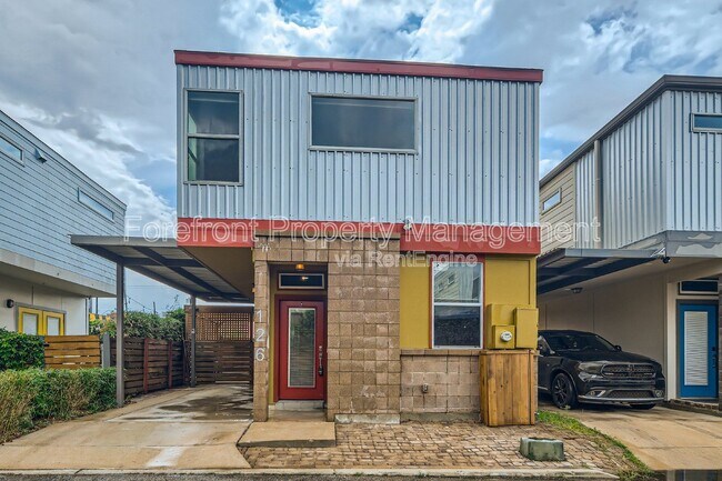 Photo - 126 E Myrtle St House