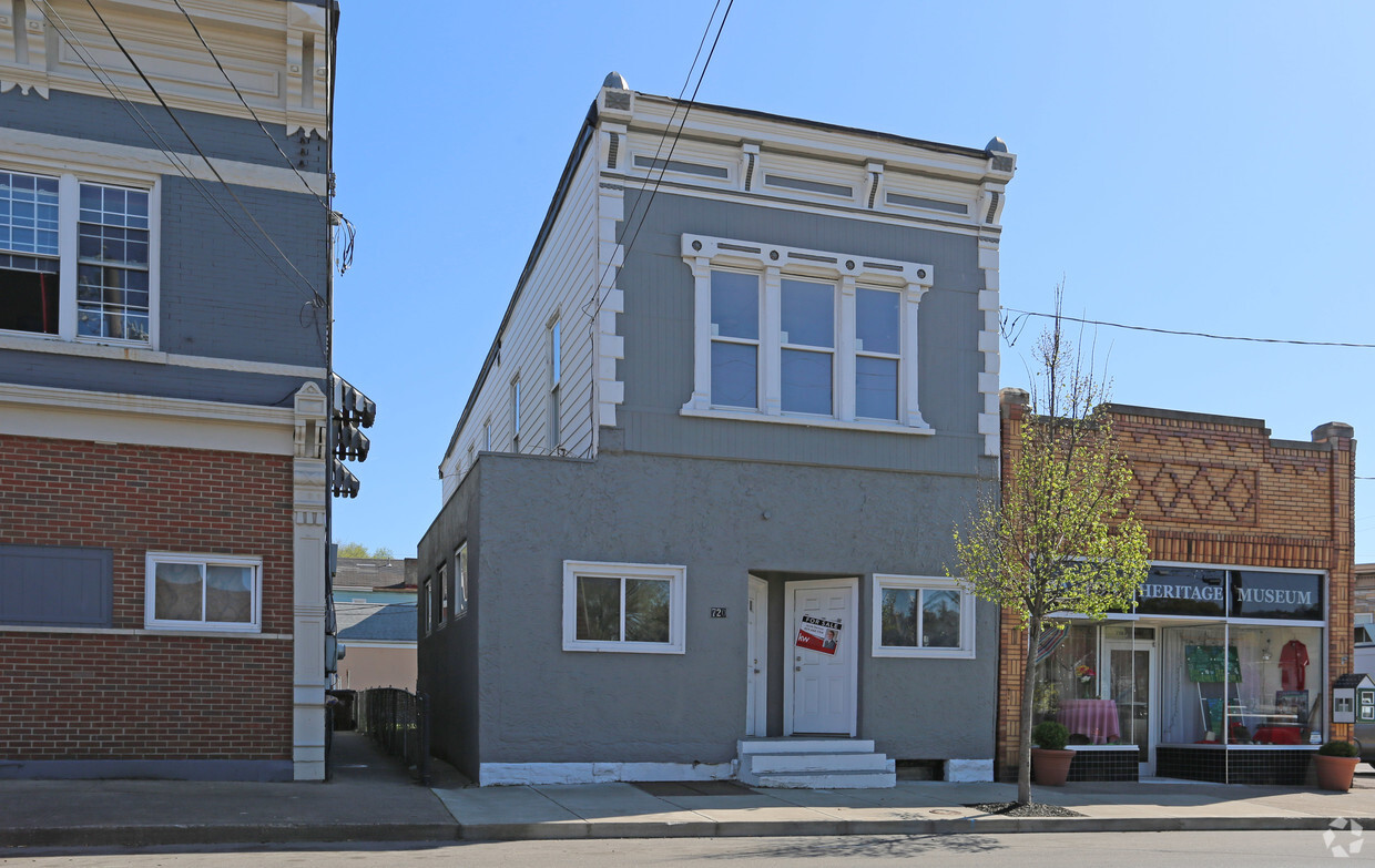 Building Photo - 720 6th Ave