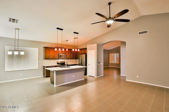 Foto del edificio - 1903 W Canyon Way