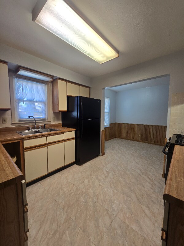 Foto del edificio - 804 N Grand Ave W