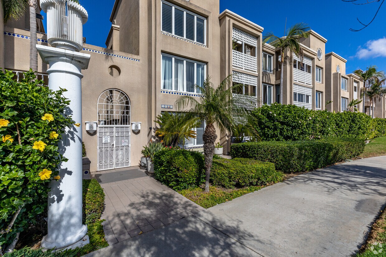 Villa Europa - 3956-4018 Nobel Dr San Diego, CA 92122 | Apartments.com