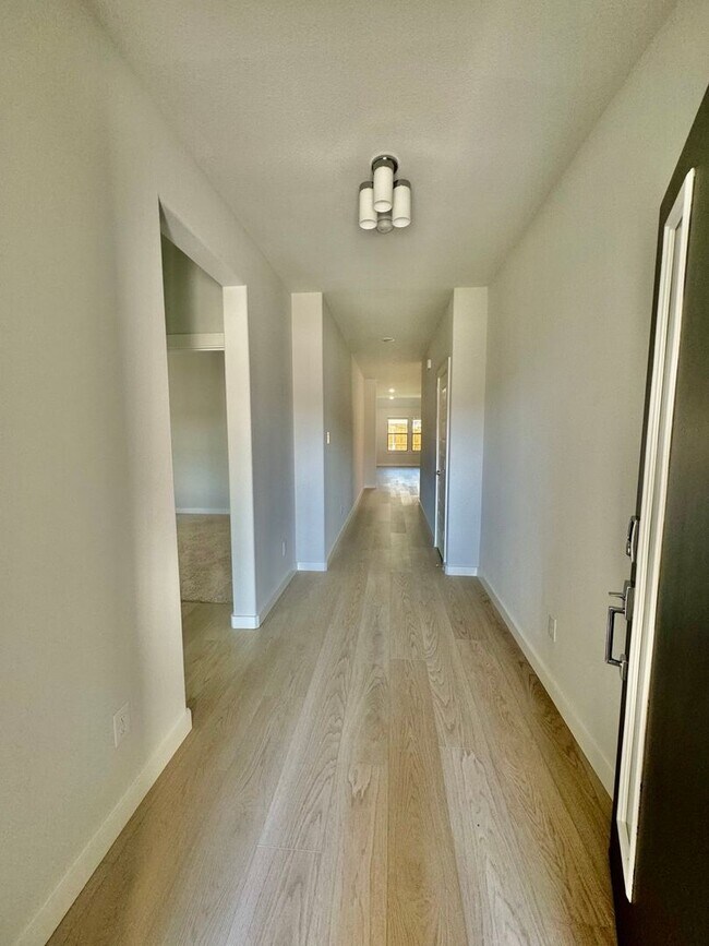 Building Photo - 1105 Mahogany Dr