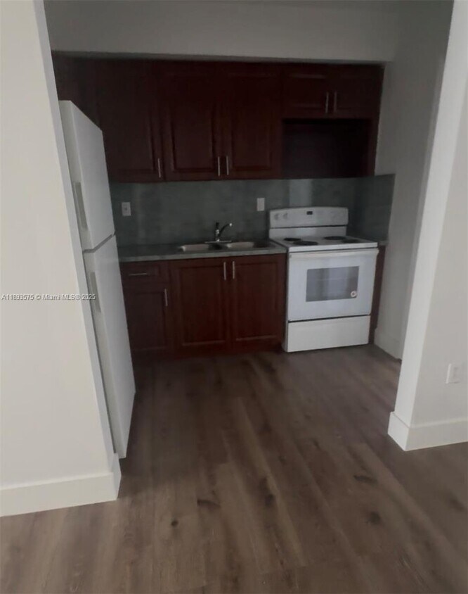 Primary Photo - 2046 SW 7th St