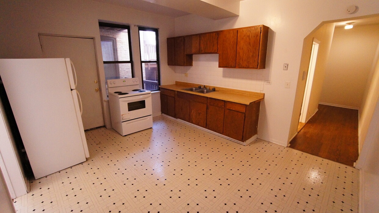 Primary Photo - 3147 W Medill Ave