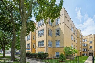 Building Photo - 4416 N St Louis Ave
