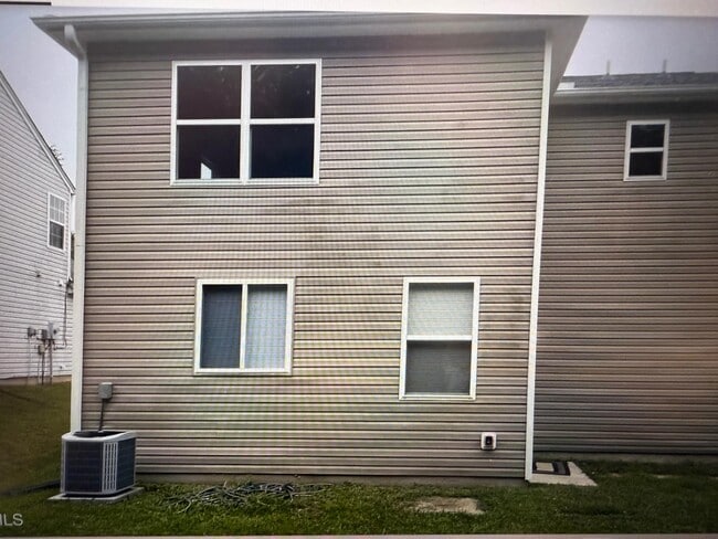 Building Photo - 721 Pebblestone Dr