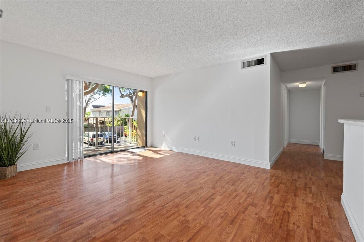 Foto principal - 15600 SW 80th St
