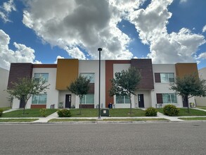 Building Photo - 2312 Harmony Ln