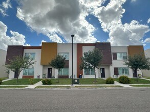 Building Photo - 2604 Mimosa St