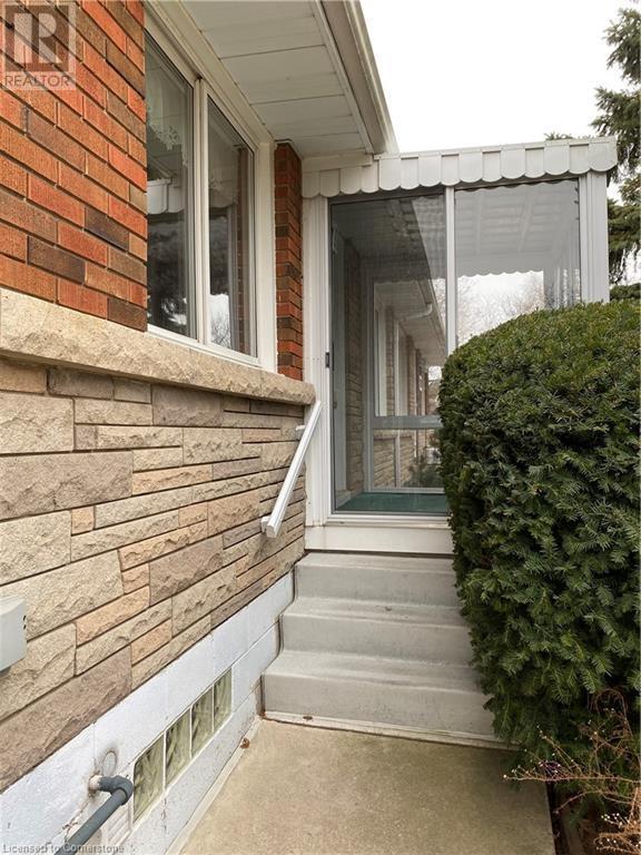Photo du bâtiment - 242 Highland Rd W