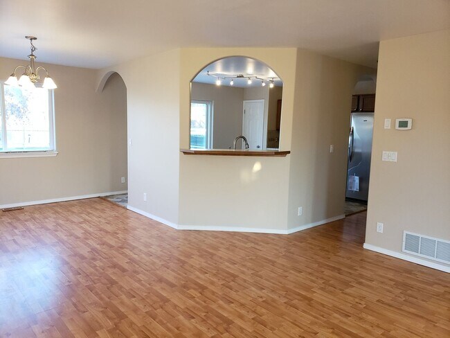 Building Photo - Beautiful 4 bedroom 2.5 bath home for rent...