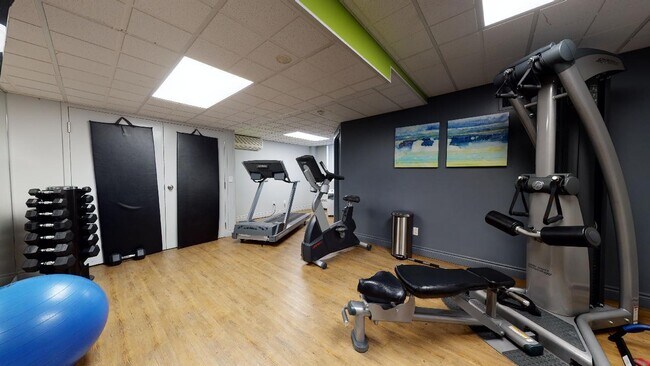 Building Photo - 614 Lake