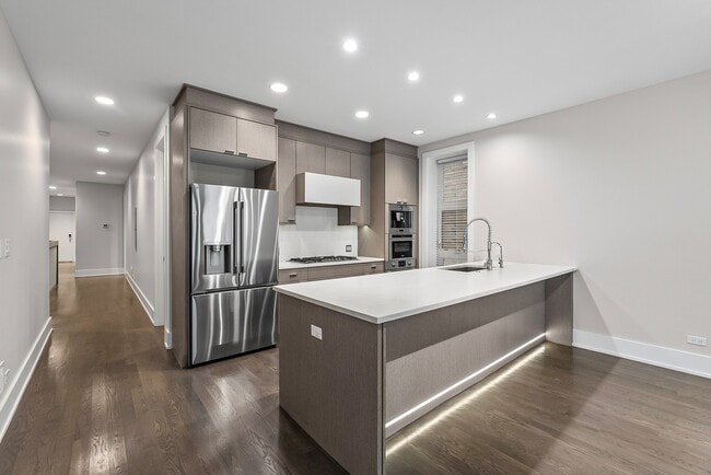 Building Photo - 2814 W North Ave