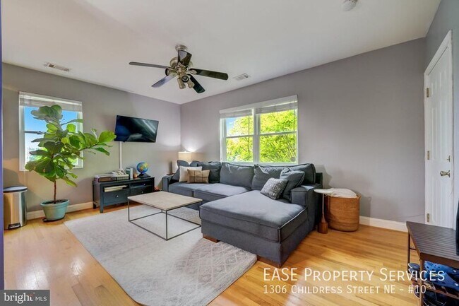 Foto del edificio - 1306 Childress St NE