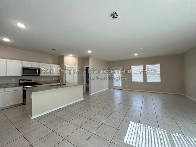 Foto del edificio - 9624 W Raymond St