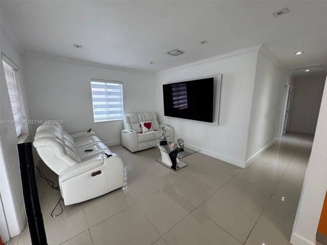 Building Photo - 41 E 54th St