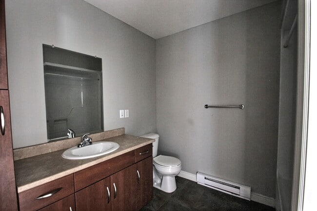 Building Photo - 236 LonsdaleUnit b