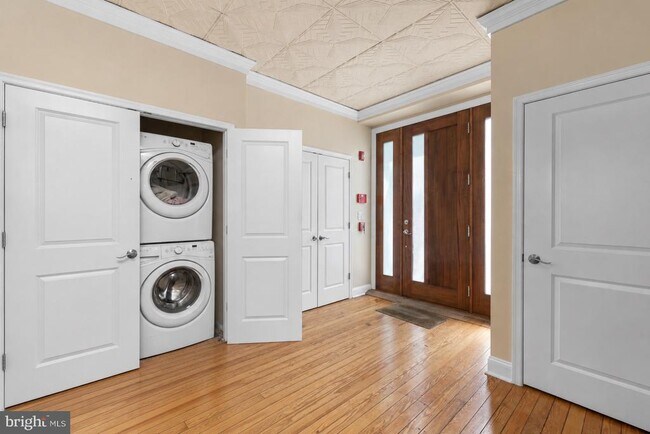 Foto del edificio - 309 E Girard Ave