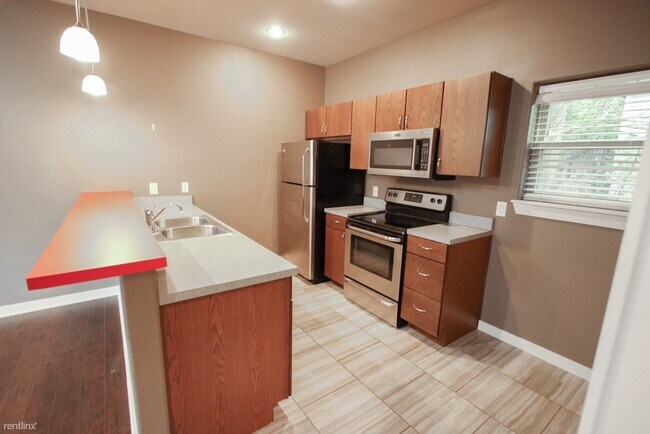 Building Photo - 3 br, 3.5 bath House - 741 N Oakland Ave