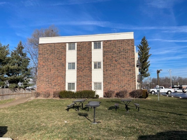Building Photo - Crossroad Apartments