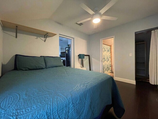 Foto del edificio - Centrally Located 3/2 Available Soon