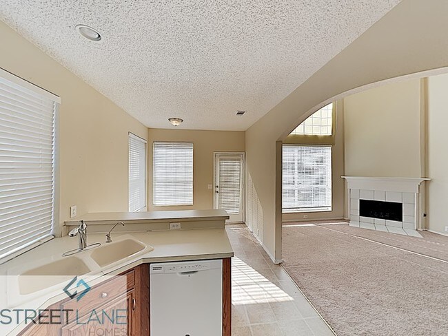 Building Photo - 6-Month Lease!