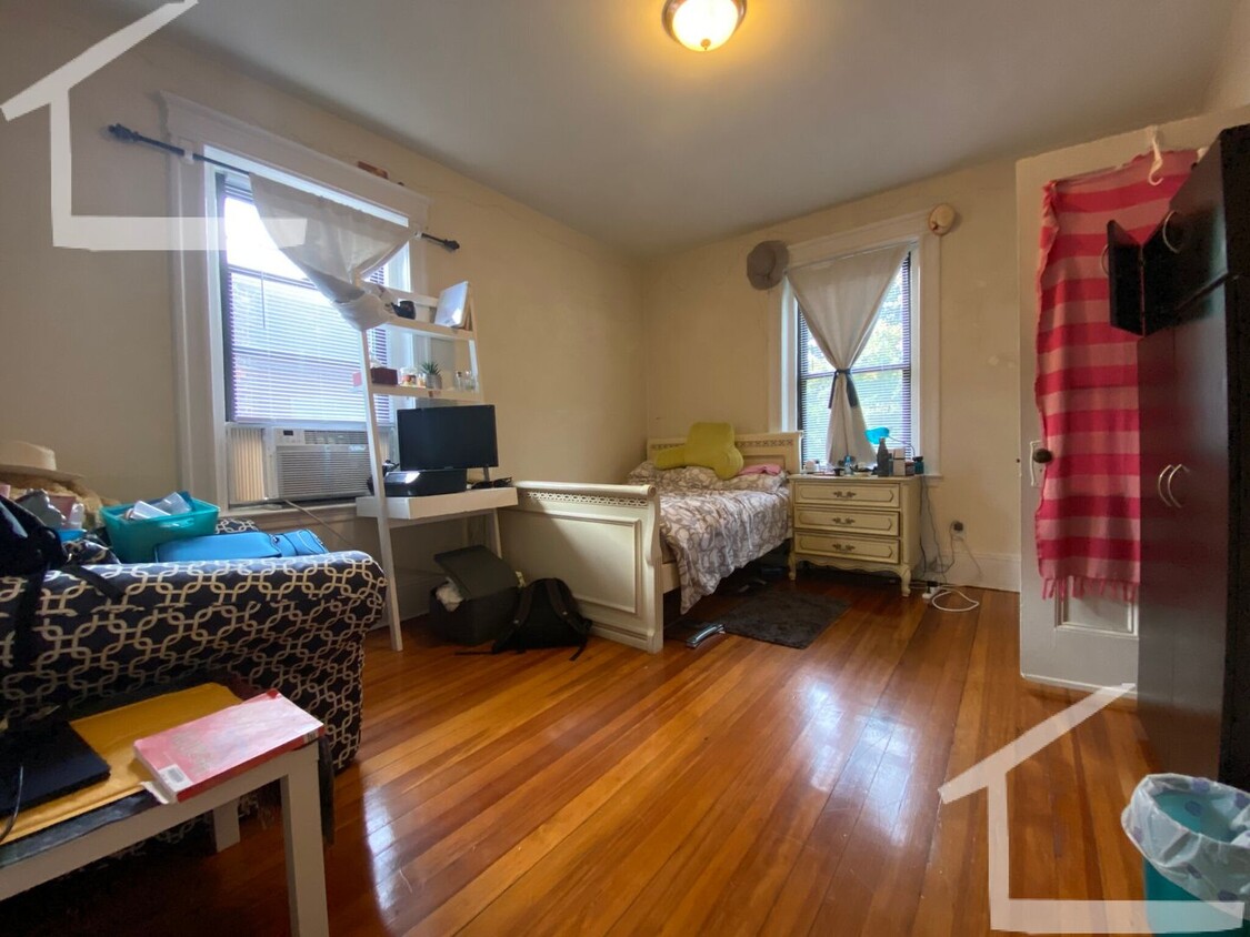 Foto principal - Large 3-Bed near BU in Brookline