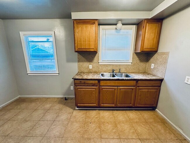 Foto del edificio - Nicely Updated 3 Bedroom 1 Bath Welcome Se...
