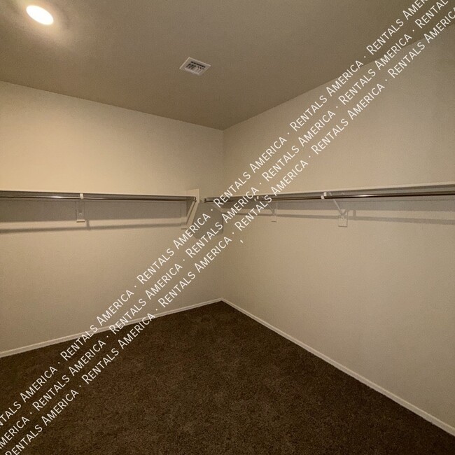 Foto del edificio - 1038 W Castle Ct