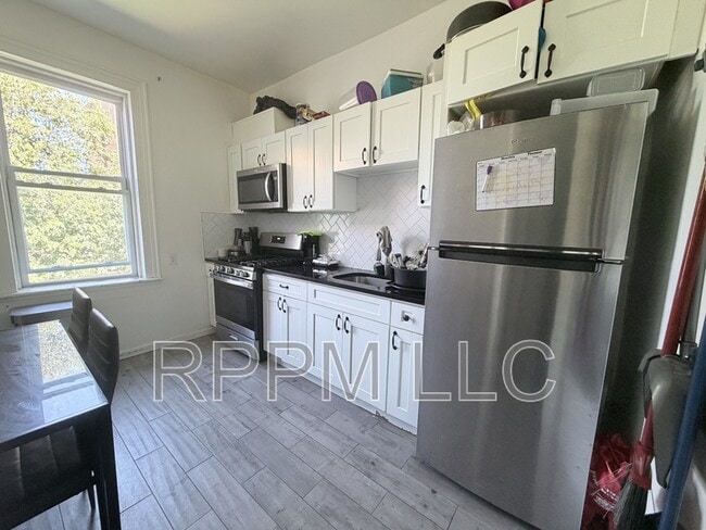 Building Photo - 512 56th St