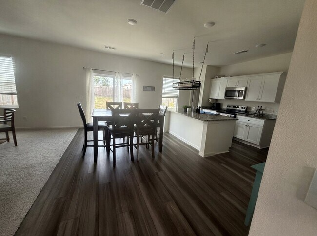 Foto del edificio - 21655 Cottage Ln