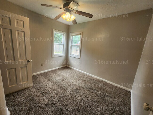 Building Photo - 1815 Woodland N